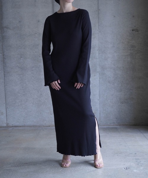 k3&co.(ケイスリーアンドコー)の「Thumbhole ribbed dress(ワンピース・レディース・ブラック/セージグリーン/レッド・ONE SIZE)」の4枚目の写真