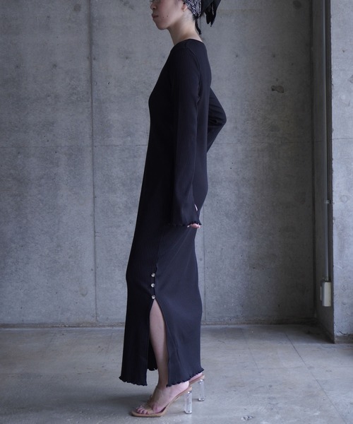 k3&co.(ケイスリーアンドコー)の「Thumbhole ribbed dress(ワンピース・レディース・ブラック/セージグリーン/レッド・ONE SIZE)」の6枚目の写真