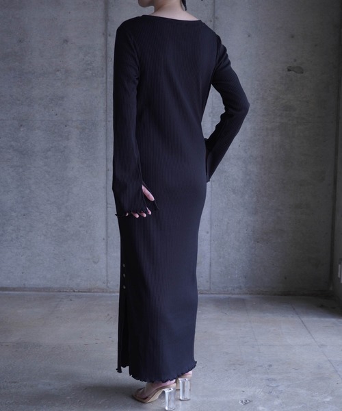 k3&co.(ケイスリーアンドコー)の「Thumbhole ribbed dress(ワンピース・レディース・ブラック/セージグリーン/レッド・ONE SIZE)」の7枚目の写真
