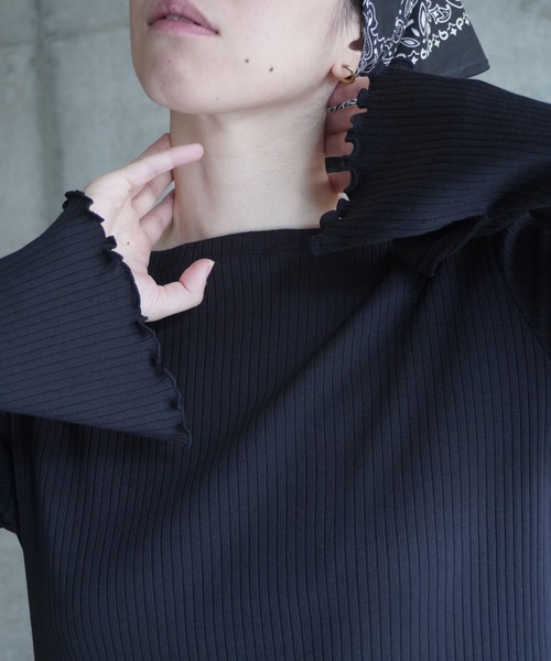 k3&co.(ケイスリーアンドコー)の「Thumbhole ribbed dress(ワンピース・レディース・ブラック/セージグリーン/レッド・ONE SIZE)」の9枚目の写真