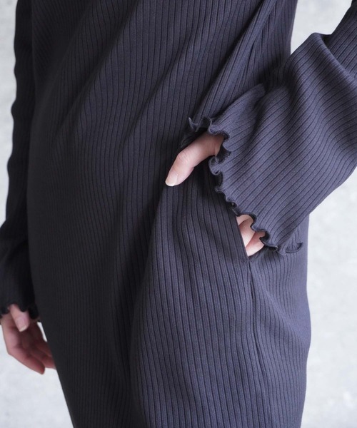 k3&co.(ケイスリーアンドコー)の「Thumbhole ribbed dress(ワンピース・レディース・ブラック/セージグリーン/レッド・ONE SIZE)」の11枚目の写真