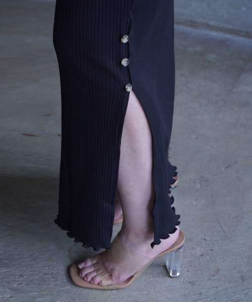 k3&co.(ケイスリーアンドコー)の「Thumbhole ribbed dress(ワンピース・レディース・ブラック/セージグリーン/レッド・ONE SIZE)」の12枚目の写真