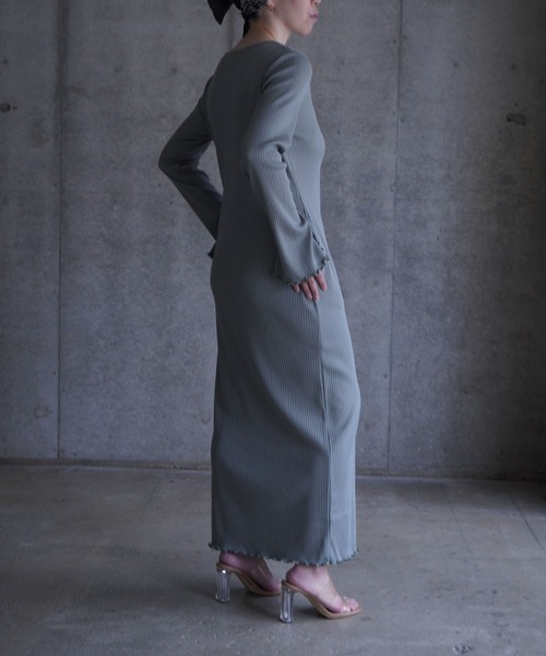 k3&co.(ケイスリーアンドコー)の「Thumbhole ribbed dress(ワンピース・レディース・ブラック/セージグリーン/レッド・ONE SIZE)」の15枚目の写真