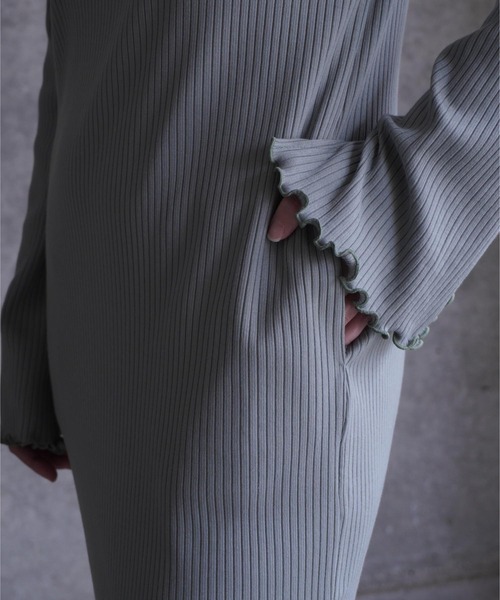 k3&co.(ケイスリーアンドコー)の「Thumbhole ribbed dress(ワンピース・レディース・ブラック/セージグリーン/レッド・ONE SIZE)」の21枚目の写真