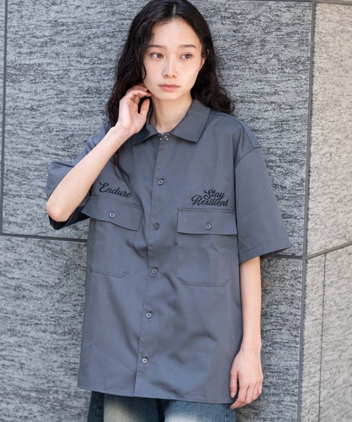 WEGO（ウィゴー）の「WEGO/刺繍ロゴツイルワークシャツ（シャツ/ブラウス・メンズ・ブラック/チャコール・MEDIUM/LARGE）」の2枚目の写真