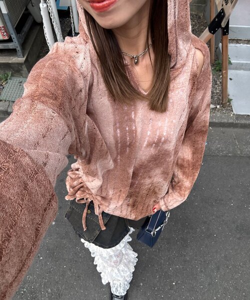 CIAOPANIC(チャオパニック)の「ショルダースリットタイダイフーディー(Tシャツ/カットソー・レディース・グリーン/イエロー/ブラウン・ONE SIZE)」の2枚目の写真