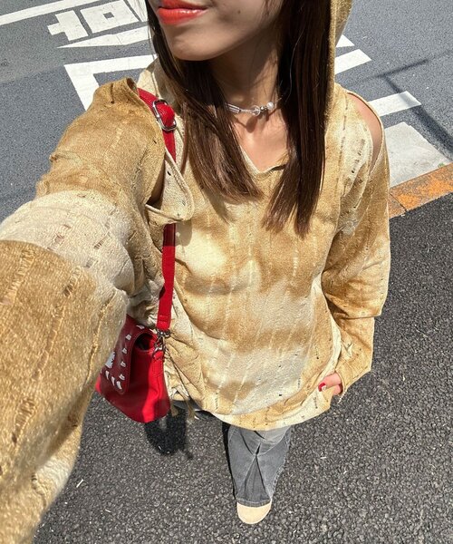 CIAOPANIC(チャオパニック)の「ショルダースリットタイダイフーディー(Tシャツ/カットソー・レディース・グリーン/イエロー/ブラウン・ONE SIZE)」の1枚目の写真