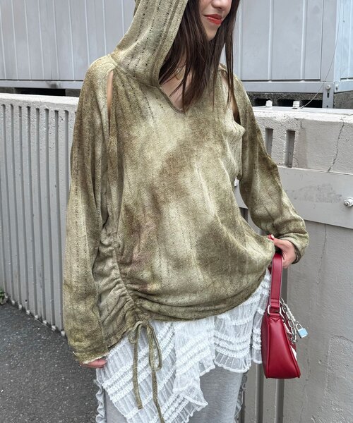 CIAOPANIC(チャオパニック)の「ショルダースリットタイダイフーディー(Tシャツ/カットソー・レディース・グリーン/イエロー/ブラウン・ONE SIZE)」の13枚目の写真