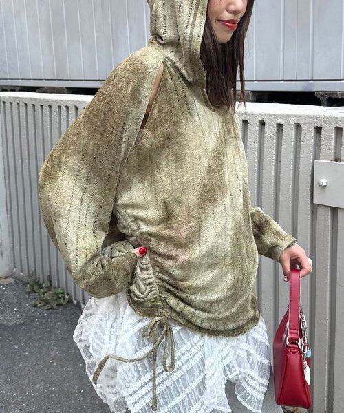 CIAOPANIC(チャオパニック)の「ショルダースリットタイダイフーディー(Tシャツ/カットソー・レディース・グリーン/イエロー/ブラウン・ONE SIZE)」の14枚目の写真