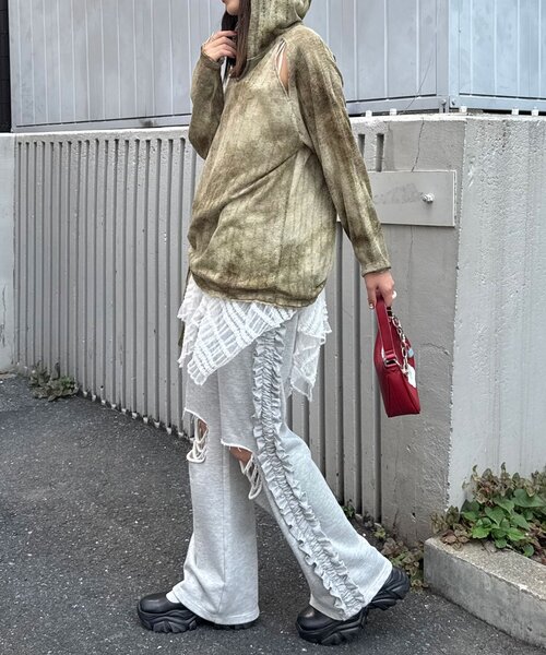 CIAOPANIC(チャオパニック)の「ショルダースリットタイダイフーディー(Tシャツ/カットソー・レディース・グリーン/イエロー/ブラウン・ONE SIZE)」の17枚目の写真