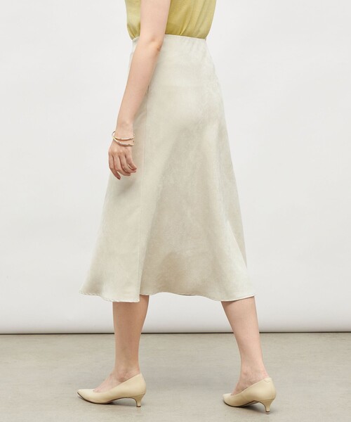 NOLLEY’S Sophi（ノーリーズソフィ）の「ウォッシャブルフェイクスエードバイヤスフレアスカート（スカート・レディース・ベージュ/ライトブルー/オリーブ・38/36/34）」の10枚目の写真
