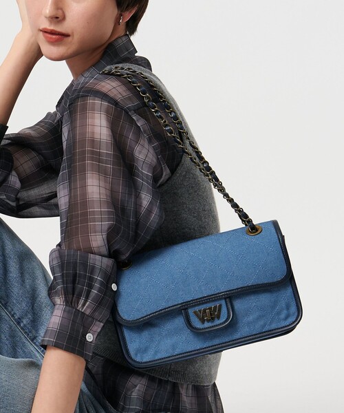 WACCOWACCO（ワッコワッコ）の「【別注】＜WACCOWACCO＞チェーン バッグ-united LOVE project 2025（ショルダーバッグ・レディース・ネイビー/ライトブルー・FREE）」の2枚目の写真