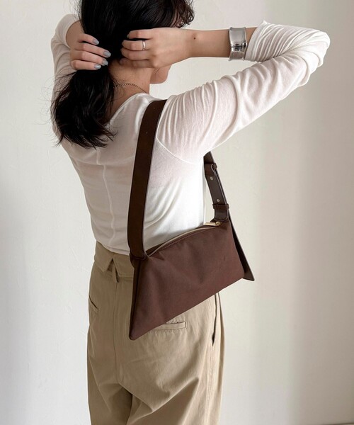 fredy emue(フレディエミュ)の「【@sora_522m企画】ワンショルベルトバッグ(ショルダーバッグ・レディース・ミント/ブラウン/ブラック・FREE)」の1枚目の写真