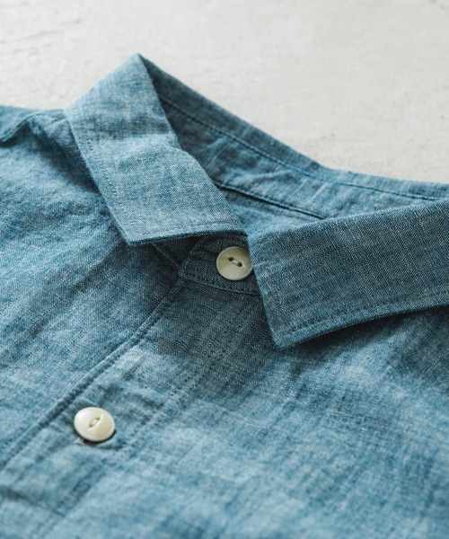 quadro(クオドロ)の「インディゴライトオンスダンガリー1ループボタンレギュラーシャツ(シャツ/ブラウス・メンズ・ネイビー・MEDIUM/LARGE)」の5枚目の写真