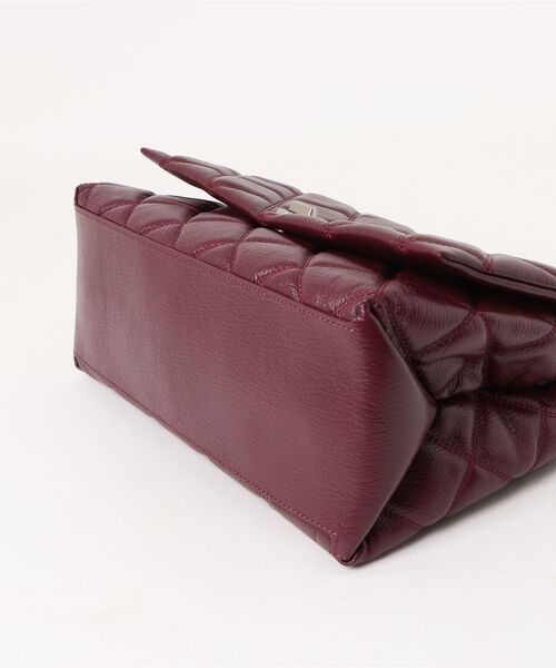 MARC JACOBS（マークジェイコブス）の「THE QUILTED DUAL CHAIN SHOULDER BAG/ザ キルテッド レザー デュアル バッグ チェーン ショルダー（ショルダーバッグ・レディース・パープル系その他・ONE SIZE）」の3枚目の写真