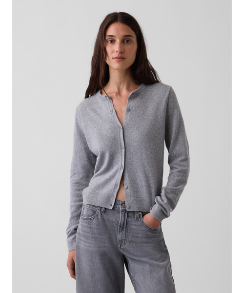 GAP(ギャップ)の「CashSoft カシミヤタッチ クロップドカーディガン(カーディガン/ボレロ・レディース・ピンク/キャメル/ブラック/アイボリー/グレー/ブルー/ブラウン系その他2/ヘザーグレー/ブルー系その他/ブラウン・XS/S/M/L/XL/XXS)」の4枚目の写真