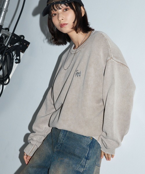 Anchor Smith（アンカー スミス）の「ヴィンテージ加工 スノーウォッシュ メタリックロゴクルーネックニット（ニット/セーター・レディース・グレイッシュベージュ/ブラック/ブラウン/チャコール/ワイン・L/M）」の4枚目の写真