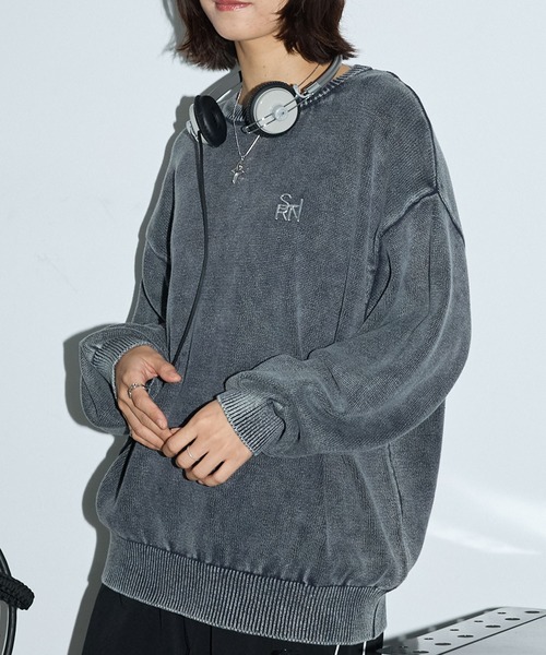 Anchor Smith（アンカー スミス）の「ヴィンテージ加工 スノーウォッシュ メタリックロゴクルーネックニット（ニット/セーター・レディース・グレイッシュベージュ/ブラック/ブラウン/チャコール/ワイン・L/M）」の2枚目の写真