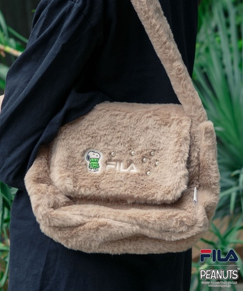 FILA(フィラ)の「【FILA/フィラ × PEANUTS/ピーナッツ】フェイクファーショルダーバッグ(ショルダーバッグ・レディース・ブラウン/クリアブルー/オフホワイト・FREE)」の3枚目の写真