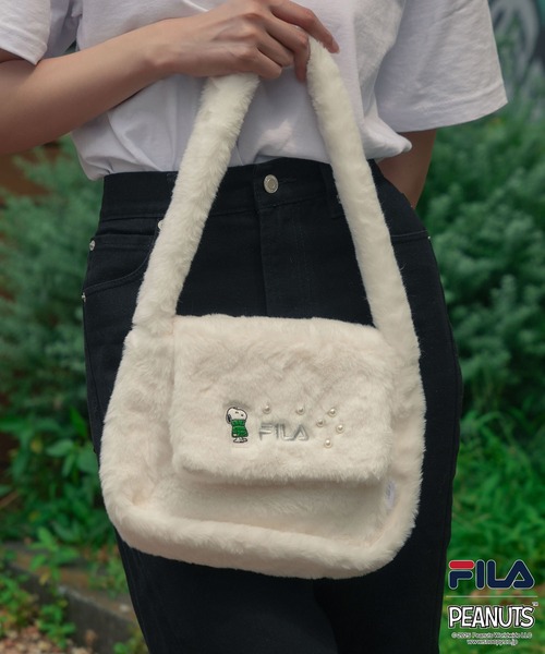 FILA(フィラ)の「【FILA/フィラ × PEANUTS/ピーナッツ】フェイクファーショルダーバッグ(ショルダーバッグ・レディース・ブラウン/クリアブルー/オフホワイト・FREE)」の2枚目の写真