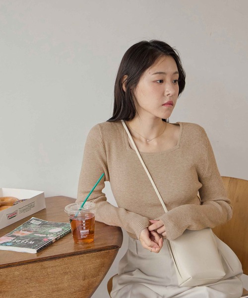 CHAN ME（チャンミ）の「スクエアネックリブニット（ニット/セーター・レディース・グレー/ベージュ/オフホワイト/ブラック・X-LARGE/LARGE/MEDIUM）」の7枚目の写真