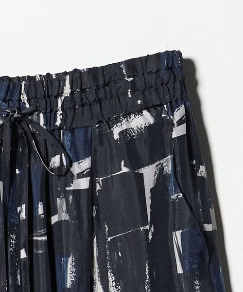 SACRA（サクラ）の「＜SACRA＞ブラッシュド プリント パンツ（その他パンツ・レディース・ブラック・38/36）」の3枚目の写真