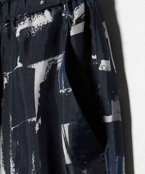 SACRA（サクラ）の「＜SACRA＞ブラッシュド プリント パンツ（その他パンツ・レディース・ブラック・38/36）」の4枚目の写真