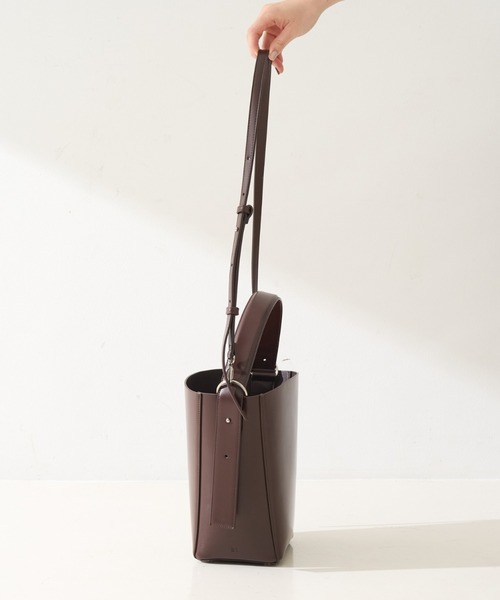 Rouge vif（ルージュヴィフ）の「【&MyuQ/アンドミューク】LIBER バケツショルダーバッグ（ショルダーバッグ・レディース・ダークブラウン/ブラック・フリー）」の8枚目の写真