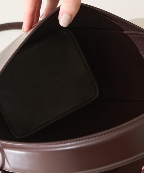 Rouge vif（ルージュヴィフ）の「【&MyuQ/アンドミューク】LIBER バケツショルダーバッグ（ショルダーバッグ・レディース・ダークブラウン/ブラック・フリー）」の11枚目の写真