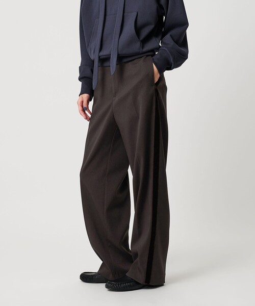 BEAUTY&YOUTH UNITED ARROWS(ビューティーアンドユースユナイテッドアローズ)の「ポリエステルブレンド サイドベロアパンツ(スラックス・レディース・ダークグレー/ダークブラウン・M/S/XS)」の2枚目の写真