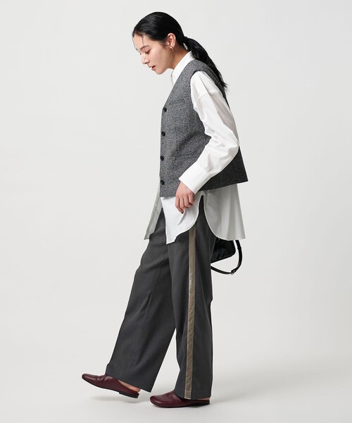 BEAUTY&YOUTH UNITED ARROWS(ビューティーアンドユースユナイテッドアローズ)の「ポリエステルブレンド サイドベロアパンツ(スラックス・レディース・ダークグレー/ダークブラウン・M/S/XS)」の5枚目の写真