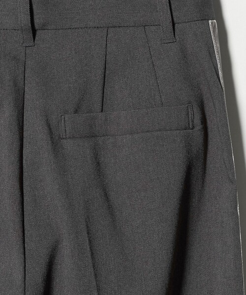BEAUTY&YOUTH UNITED ARROWS(ビューティーアンドユースユナイテッドアローズ)の「ポリエステルブレンド サイドベロアパンツ(スラックス・レディース・ダークグレー/ダークブラウン・M/S/XS)」の16枚目の写真