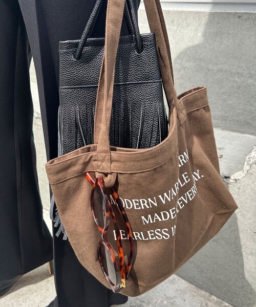 SHENERY（シーナリー）の「《お気に入り急上昇》シーズンロゴミニバッグ（トートバッグ・レディース・グリーン/ホワイト/ブラウン・FREE）」の2枚目の写真