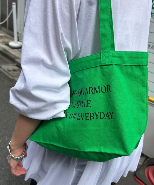 SHENERY（シーナリー）の「《お気に入り急上昇》シーズンロゴミニバッグ（トートバッグ・レディース・グリーン/ホワイト/ブラウン・FREE）」の3枚目の写真