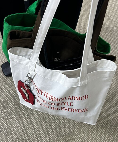 SHENERY（シーナリー）の「《お気に入り急上昇》シーズンロゴミニバッグ（トートバッグ・レディース・グリーン/ホワイト/ブラウン・FREE）」の4枚目の写真