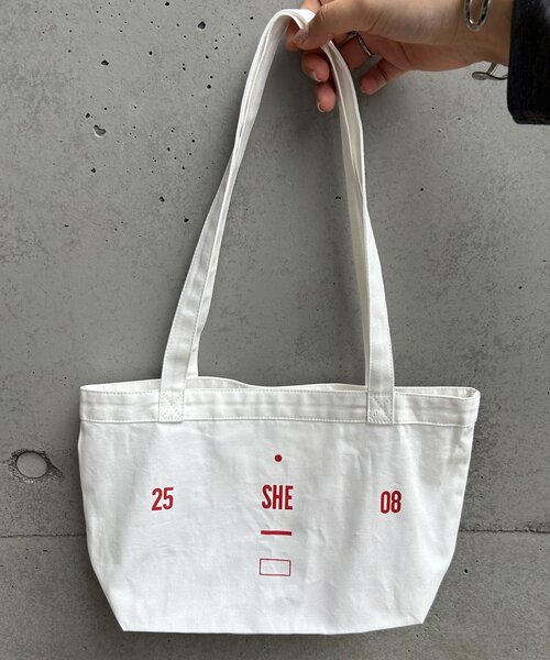 SHENERY（シーナリー）の「《お気に入り急上昇》シーズンロゴミニバッグ（トートバッグ・レディース・グリーン/ホワイト/ブラウン・FREE）」の8枚目の写真