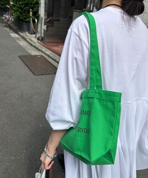 SHENERY（シーナリー）の「《お気に入り急上昇》シーズンロゴミニバッグ（トートバッグ・レディース・グリーン/ホワイト/ブラウン・FREE）」の13枚目の写真