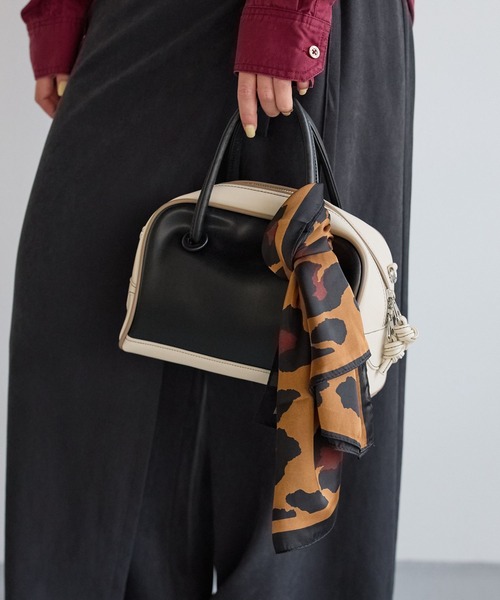 BAYFLOW(ベイフロー)の「70×70 レオパードスカーフ(バンダナ/スカーフ・レディース・ホワイト/ブラウン・FREE)」の2枚目の写真