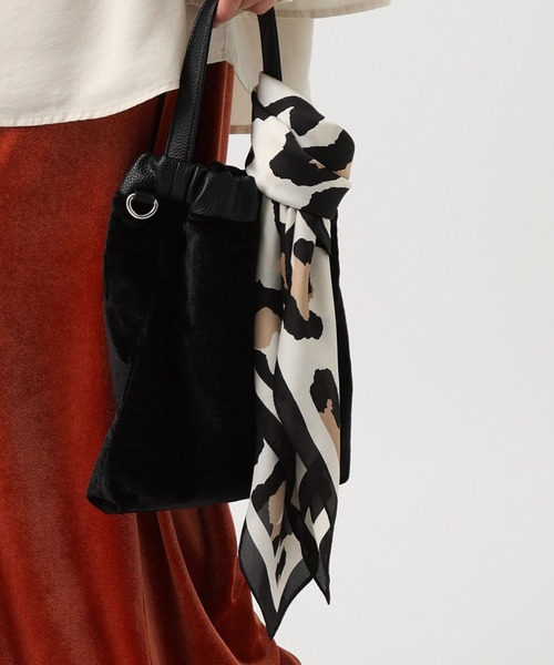 BAYFLOW(ベイフロー)の「70×70 レオパードスカーフ(バンダナ/スカーフ・レディース・ホワイト/ブラウン・FREE)」の1枚目の写真