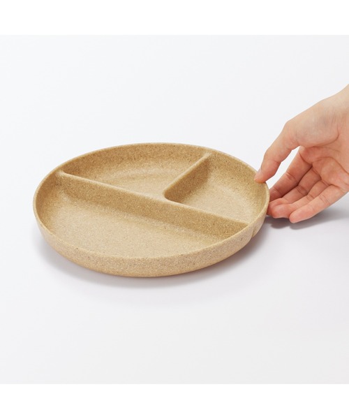 無印良品(ムジルシリョウヒン)の「レンジで使える ヤシの端材を使った 仕切り付きプレート 2枚組(食器・メンズ・ナチュラル・FREE)」の5枚目の写真