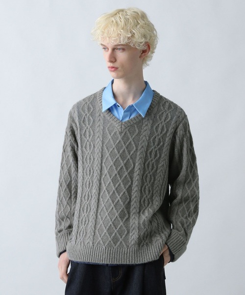 HARE（ハレ）の「Vネックケーブルニットプルオーバー(HARE)（ニット/セーター・メンズ・グレー/ブラック/パープル・FREE）」の2枚目の写真