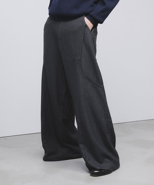 Adoon plain(アドーンプレーン)の「Side Layered Pinstripe Wide Slacks / サイドレイヤードピンストライプワイドスラックス(スラックス・メンズ・ブラウン/ブラック・LARGE/MEDIUM/SMALL)」の2枚目の写真