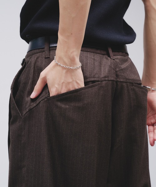 Adoon plain(アドーンプレーン)の「Side Layered Pinstripe Wide Slacks / サイドレイヤードピンストライプワイドスラックス(スラックス・メンズ・ブラウン/ブラック・LARGE/MEDIUM/SMALL)」の17枚目の写真