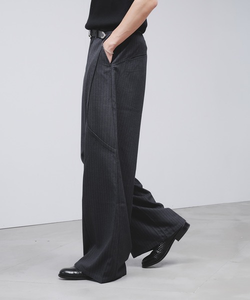 Adoon plain(アドーンプレーン)の「Side Layered Pinstripe Wide Slacks / サイドレイヤードピンストライプワイドスラックス(スラックス・メンズ・ブラウン/ブラック・LARGE/MEDIUM/SMALL)」の18枚目の写真