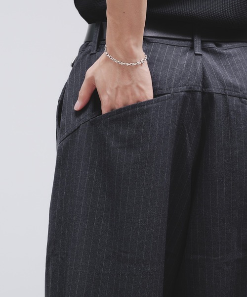 Adoon plain(アドーンプレーン)の「Side Layered Pinstripe Wide Slacks / サイドレイヤードピンストライプワイドスラックス(スラックス・メンズ・ブラウン/ブラック・LARGE/MEDIUM/SMALL)」の12枚目の写真