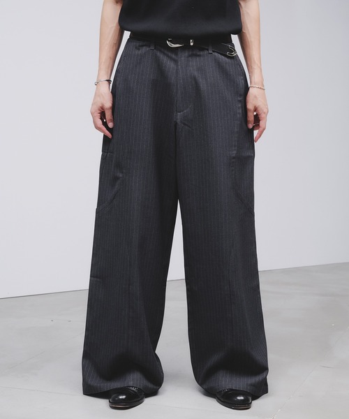 Adoon plain(アドーンプレーン)の「Side Layered Pinstripe Wide Slacks / サイドレイヤードピンストライプワイドスラックス(スラックス・メンズ・ブラウン/ブラック・LARGE/MEDIUM/SMALL)」の3枚目の写真