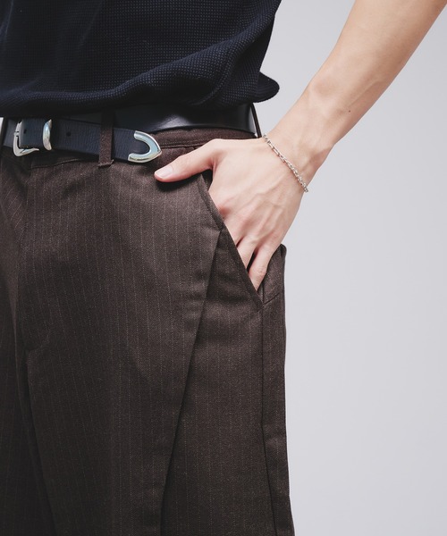 Adoon plain(アドーンプレーン)の「Side Layered Pinstripe Wide Slacks / サイドレイヤードピンストライプワイドスラックス(スラックス・メンズ・ブラウン/ブラック・LARGE/MEDIUM/SMALL)」の7枚目の写真