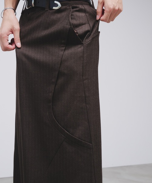 Adoon plain(アドーンプレーン)の「Side Layered Pinstripe Wide Slacks / サイドレイヤードピンストライプワイドスラックス(スラックス・メンズ・ブラウン/ブラック・LARGE/MEDIUM/SMALL)」の14枚目の写真