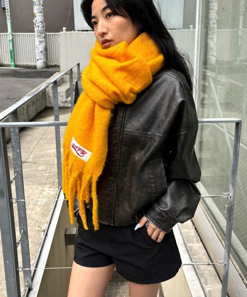 WHO'S WHO gallery（フーズフーギャラリー）の「SLOPPY ASSORTED MUFFLER（マフラー・レディース・スカイブルー/ブラック系その他/グレー/ブルー/グリーン系その他/イエロー/オレンジ/ベージュ系その他/グリーン・FREE）」の18枚目の写真