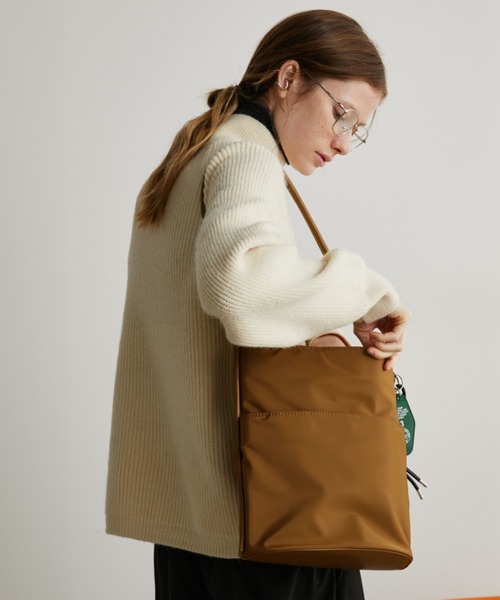 Auntie Rosa Holiday（アンティローザホリデー）の「ナイロンバケツトート（トートバッグ・レディース・ブラック/ブラウン・FREE）」の2枚目の写真